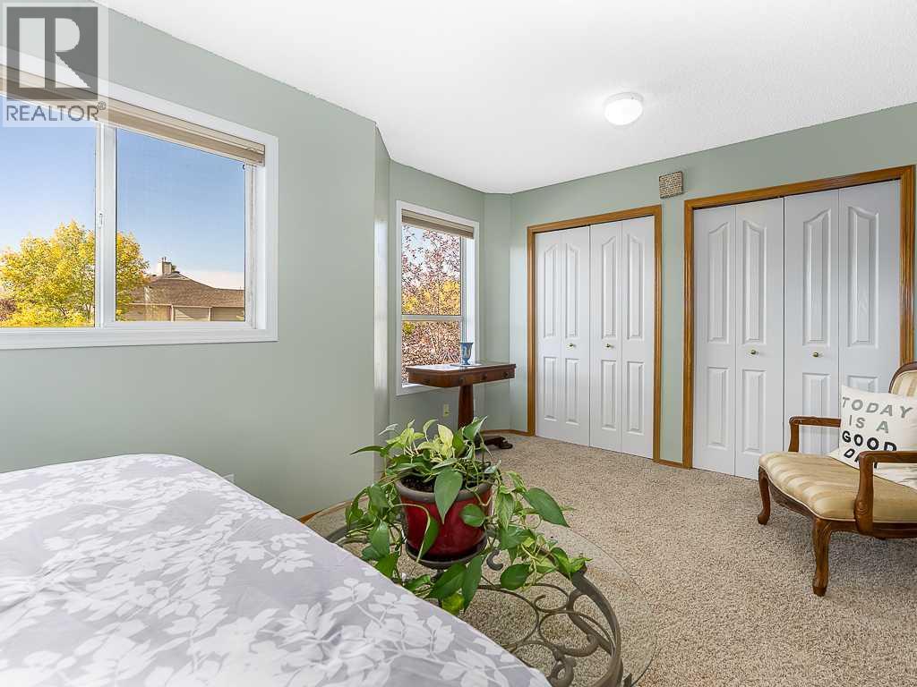 Single Family House for Sale in  Mt Douglas Manor SE McKenzie Lake Calgary 