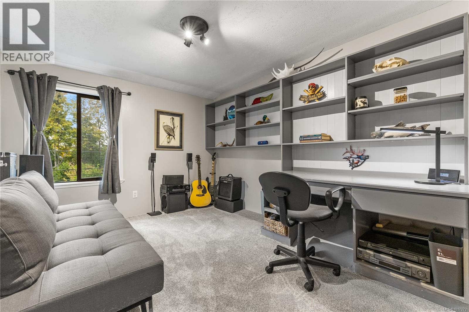 111 Engles Rd, Campbell River