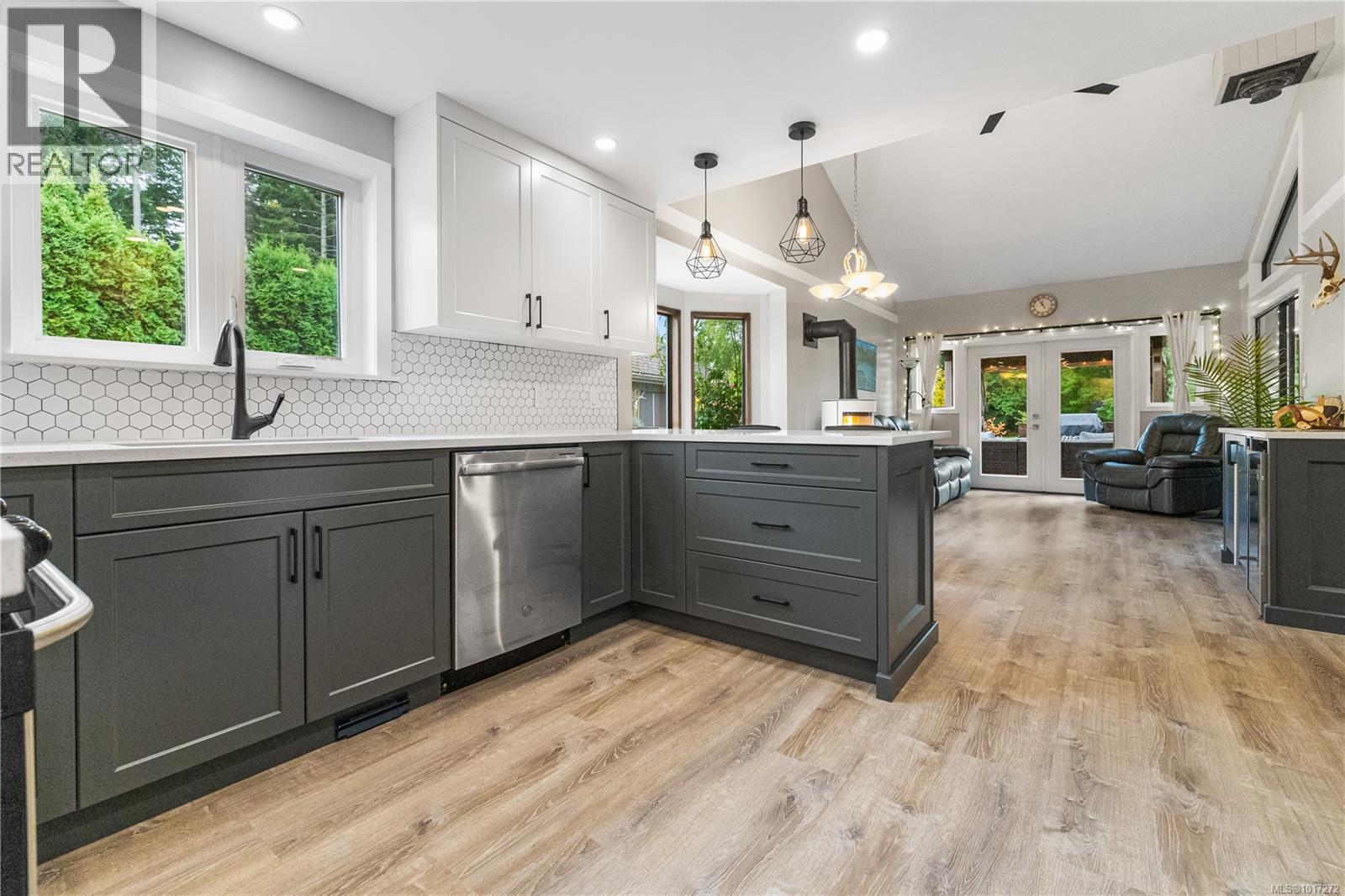 111 Engles Rd, Campbell River