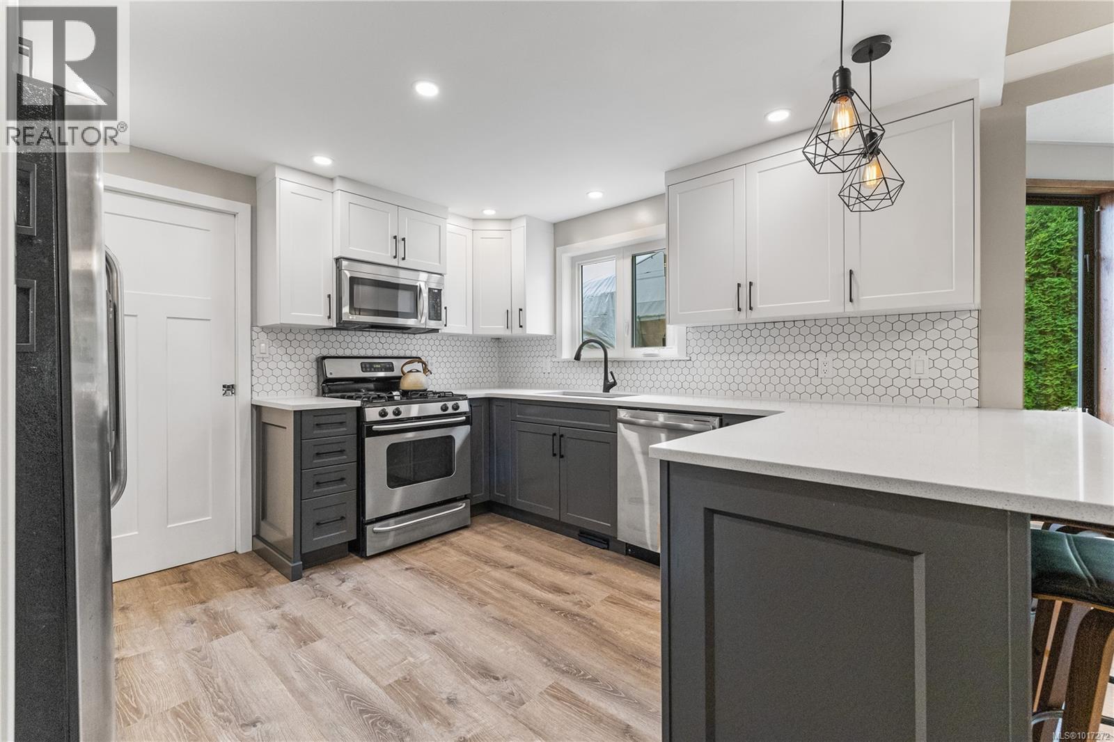 111 Engles Rd, Campbell River