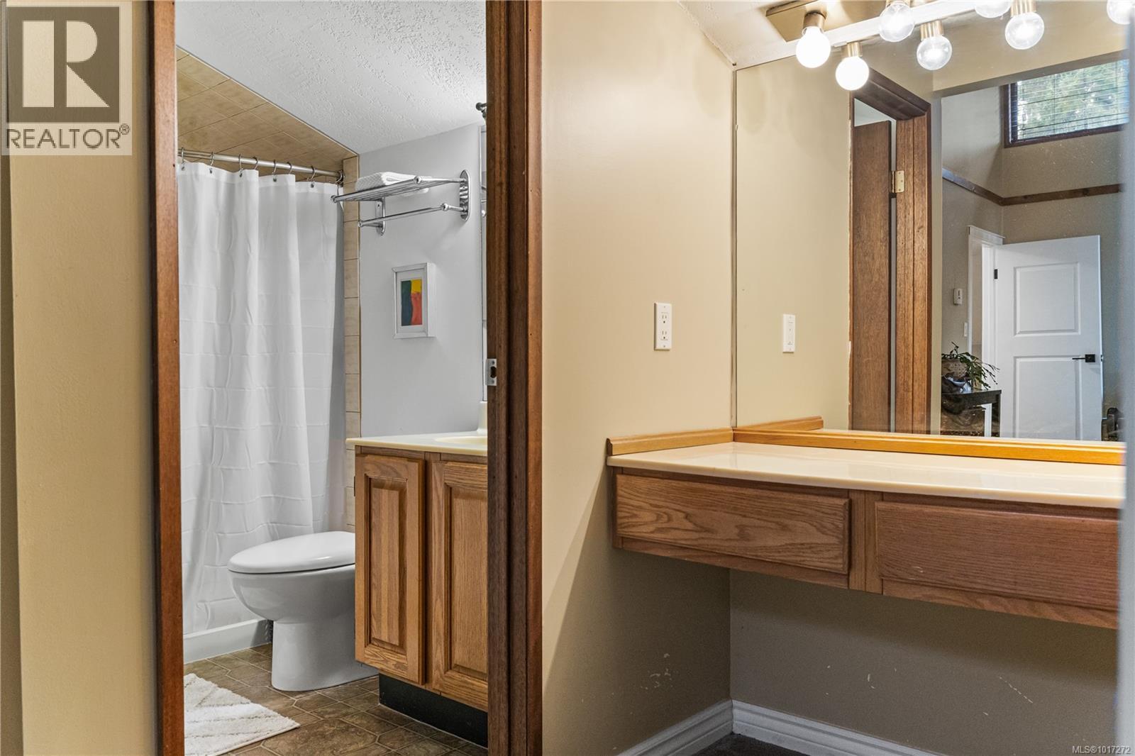 111 Engles Rd, Campbell River