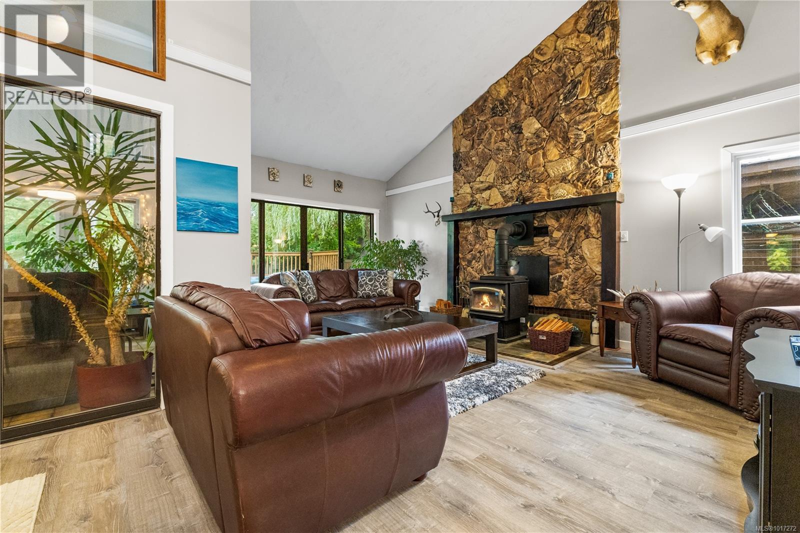 111 Engles Rd, Campbell River