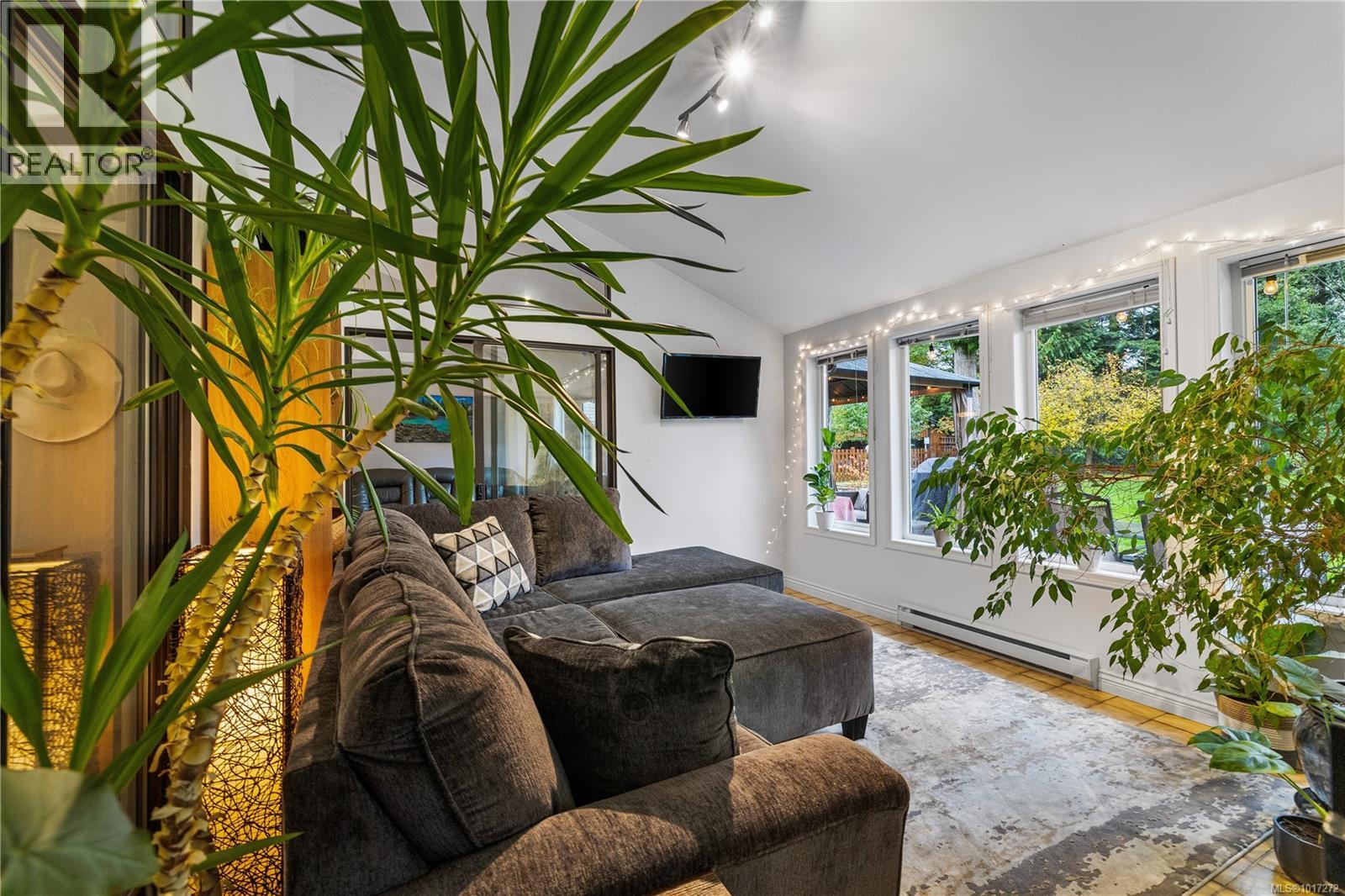 111 Engles Rd, Campbell River