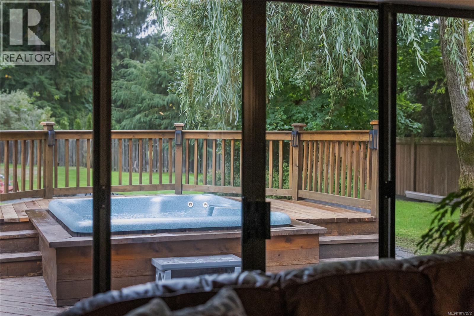 111 Engles Rd, Campbell River