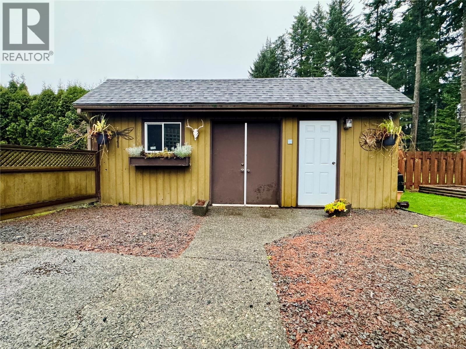 111 Engles Rd, Campbell River
