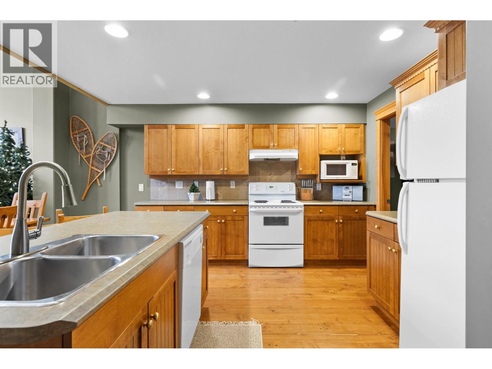 33 7640 Porcupine Road, Big White