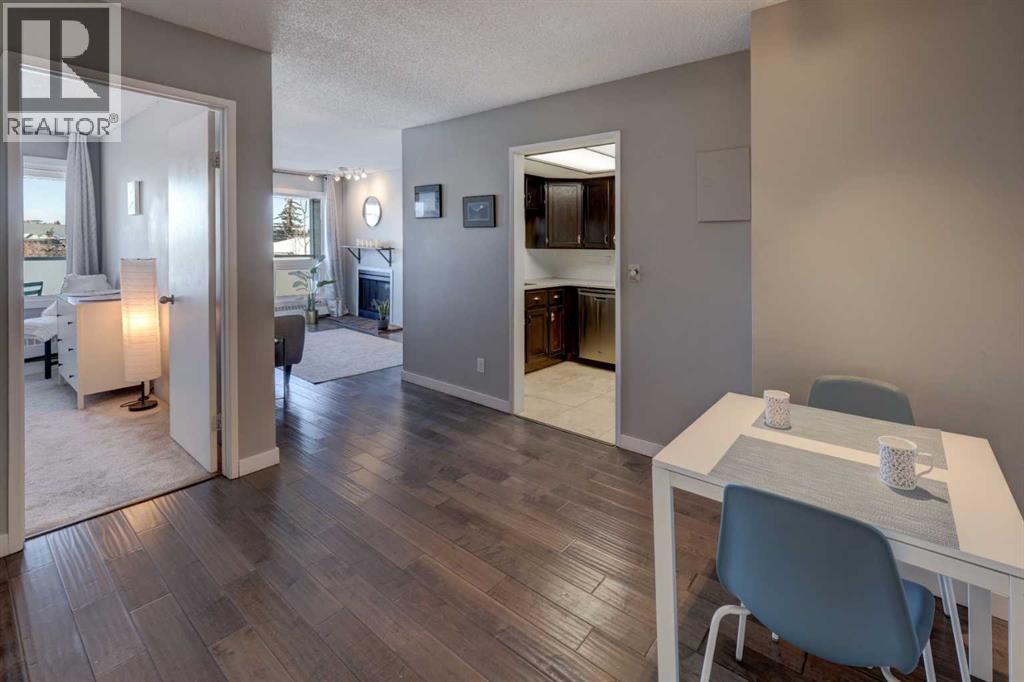 Single Family House for Sale in    Street NW Varsity Calgary 