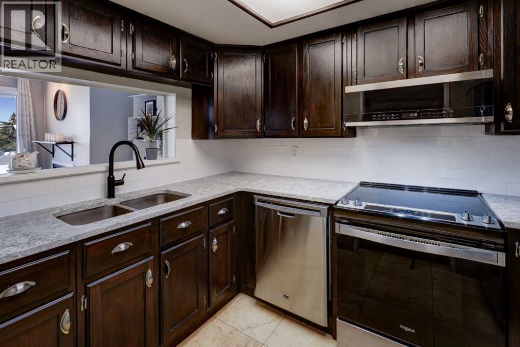 Single Family House for Sale in    Street NW Varsity Calgary 