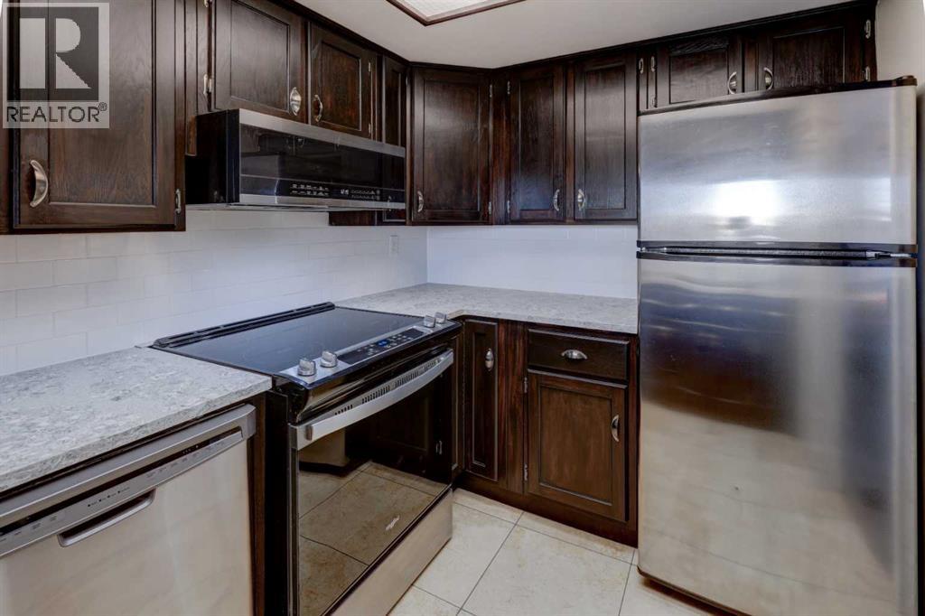 Single Family House for Sale in    Street NW Varsity Calgary 