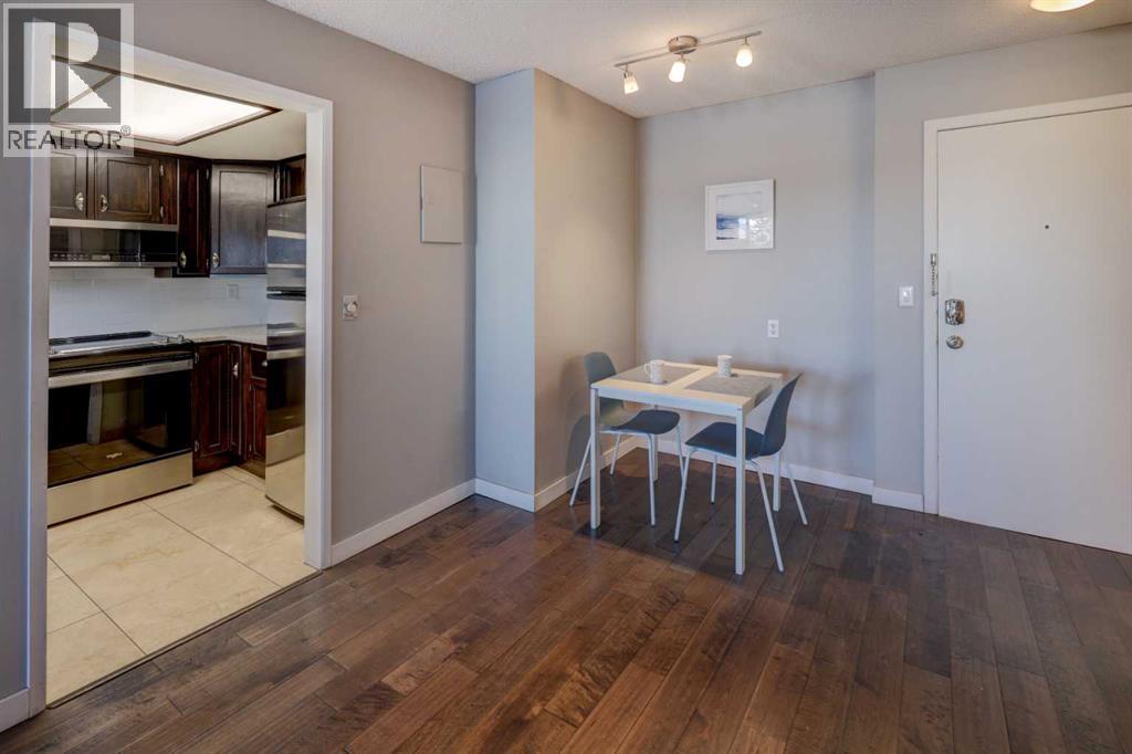 Single Family House for Sale in    Street NW Varsity Calgary 