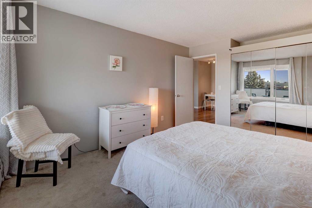 Single Family House for Sale in    Street NW Varsity Calgary 