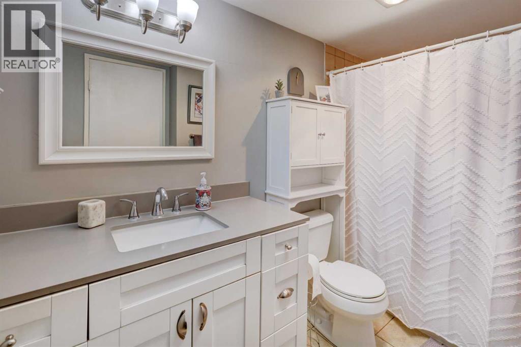 Single Family House for Sale in    Street NW Varsity Calgary 