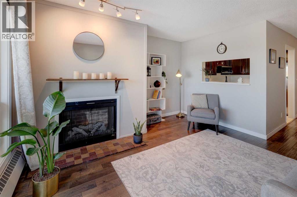 Single Family House for Sale in    Street NW Varsity Calgary 