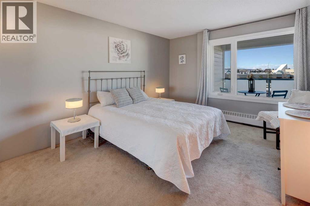 Single Family House for Sale in    Street NW Varsity Calgary 