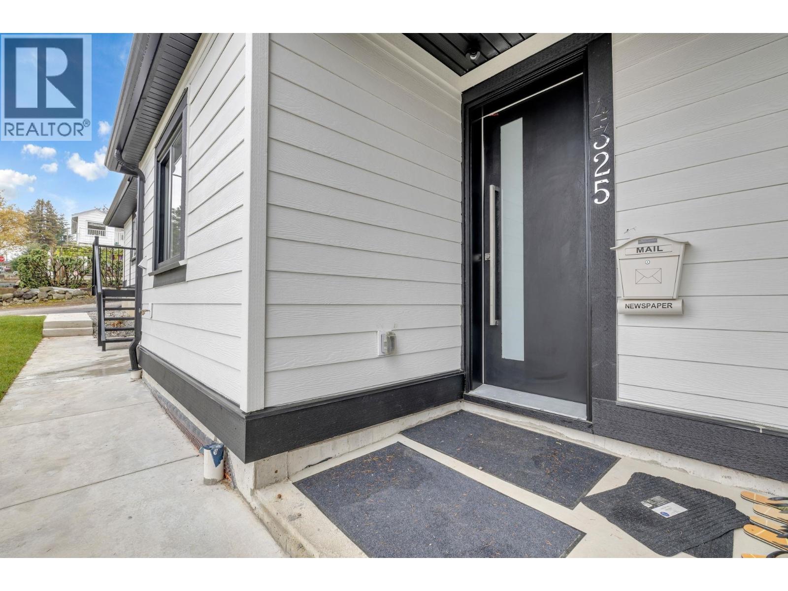 4325 KAMLOOPS Street - photo 2