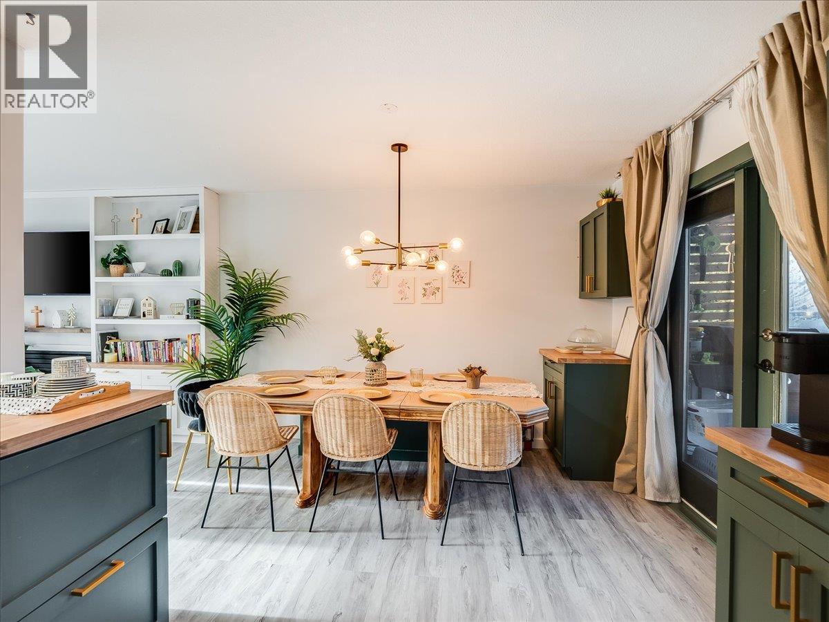 1359 Grosvenor Place, Castlegar