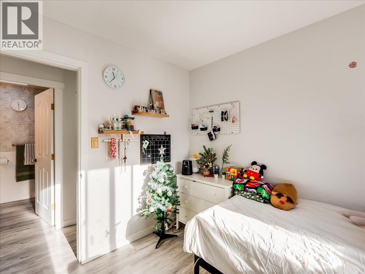 1359 Grosvenor Place, Castlegar