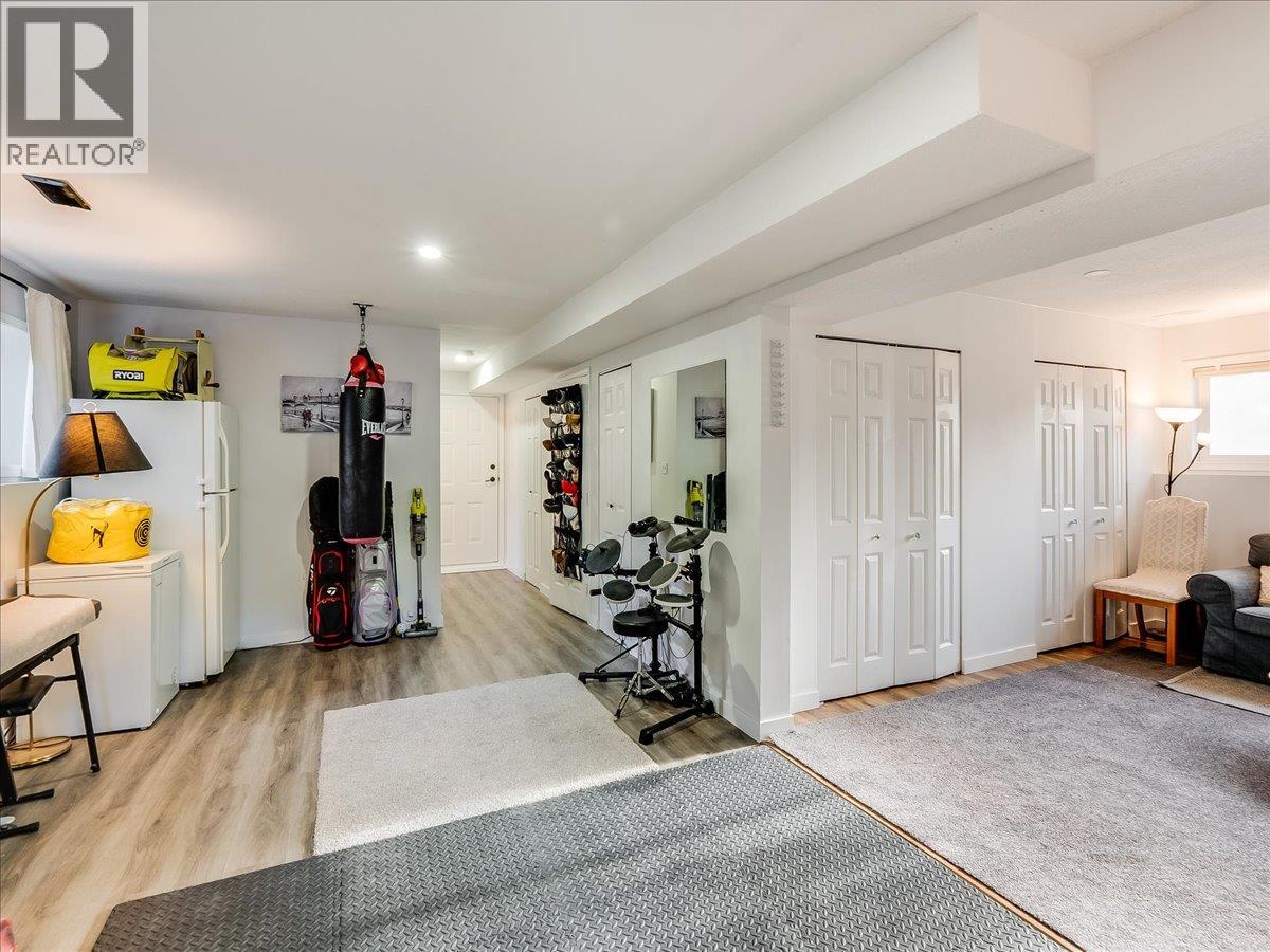 1359 Grosvenor Place, Castlegar