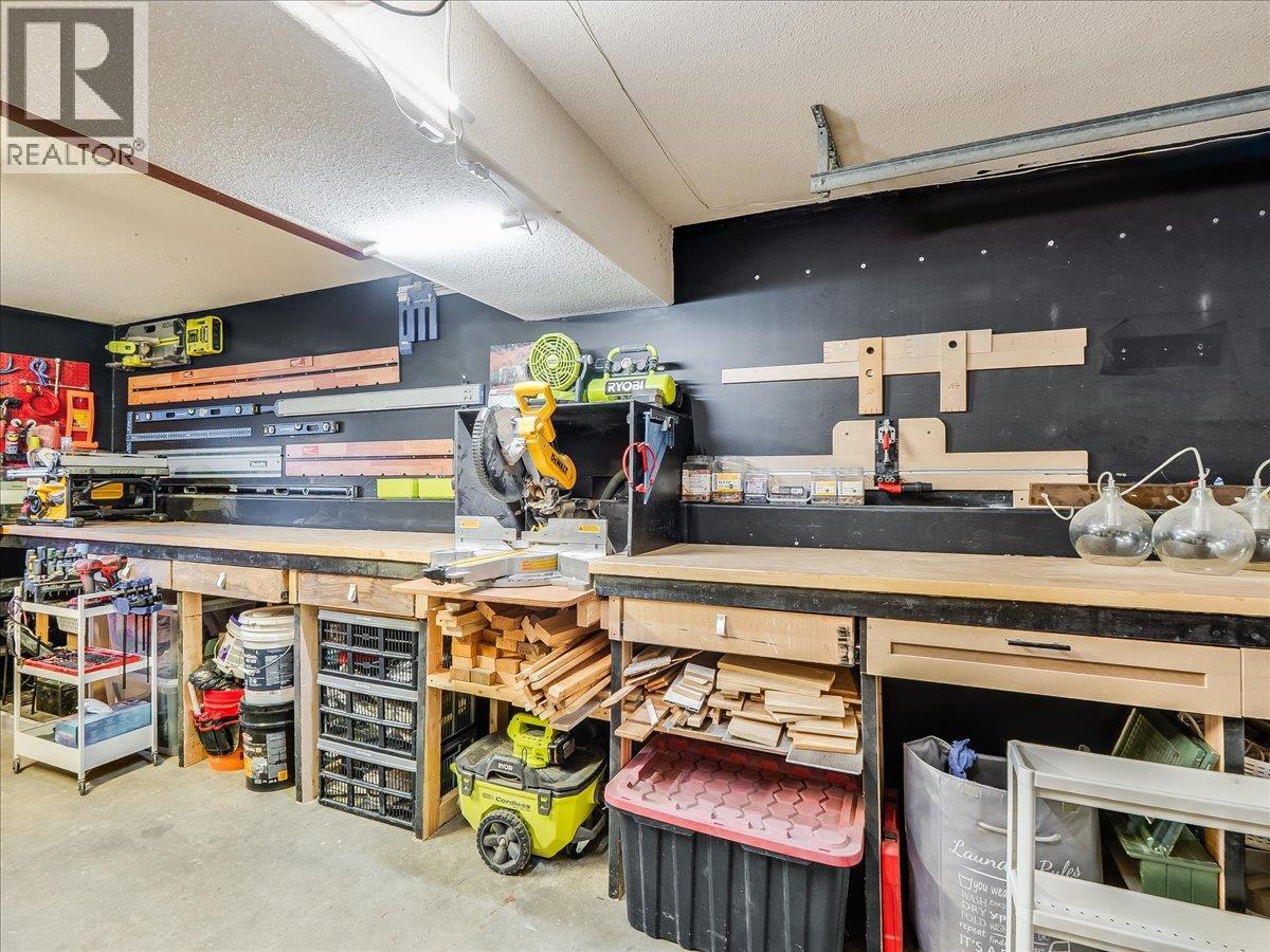 1359 Grosvenor Place, Castlegar