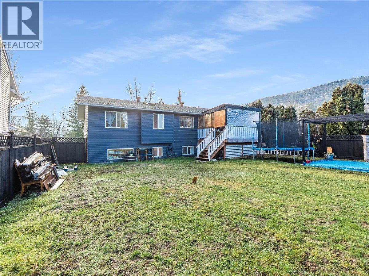 1359 Grosvenor Place, Castlegar