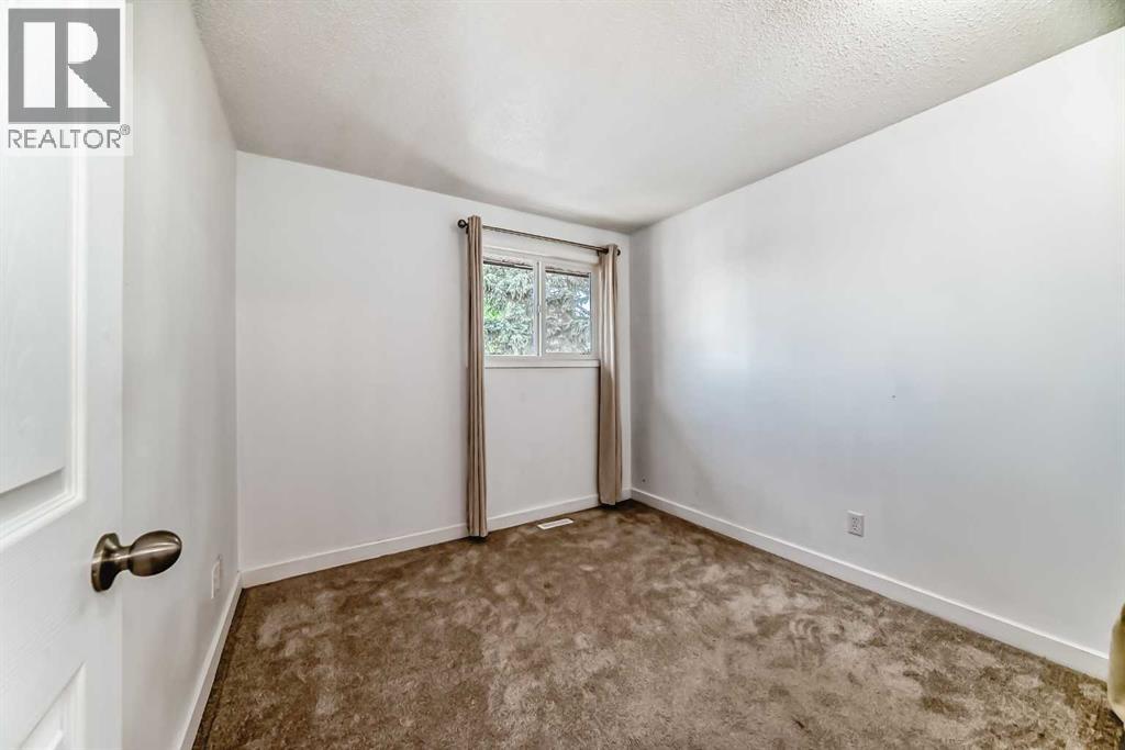 Single Family House for Sale in    Avenue SE Penbrooke Meadows Calgary 