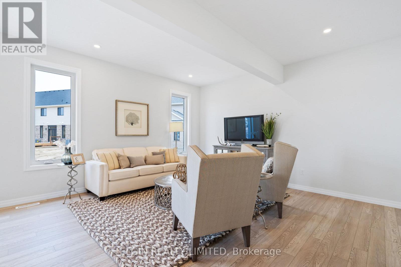 37 HEMLOCK CRESCENT - Photo 4 of 43, Aylmer, Ontario