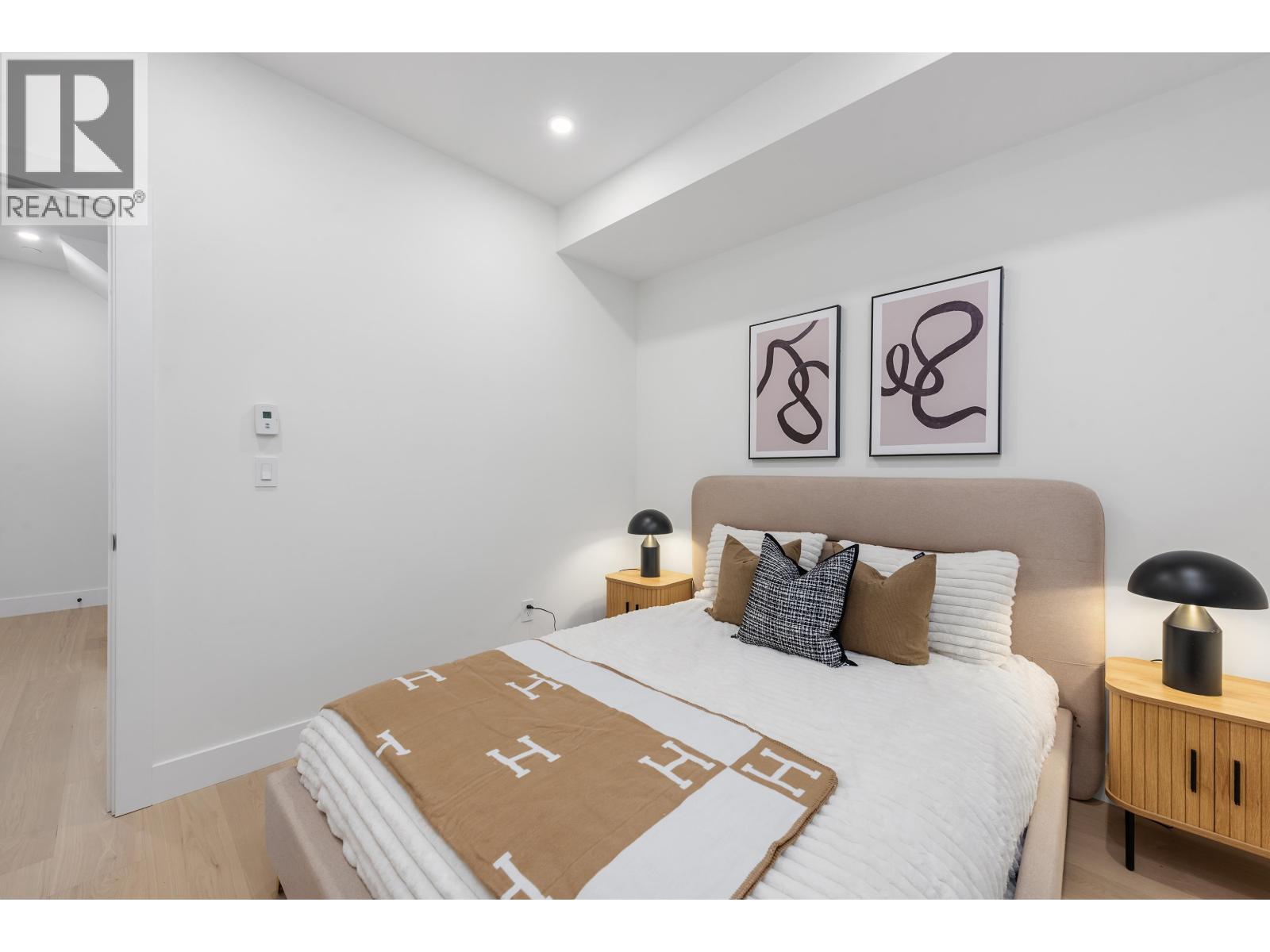 2 4855 DUMFRIES STREET, Vancouver