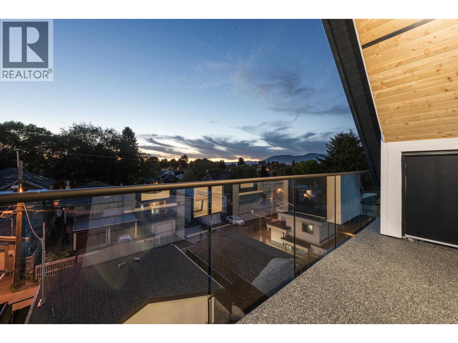 2 4855 DUMFRIES STREET, Vancouver