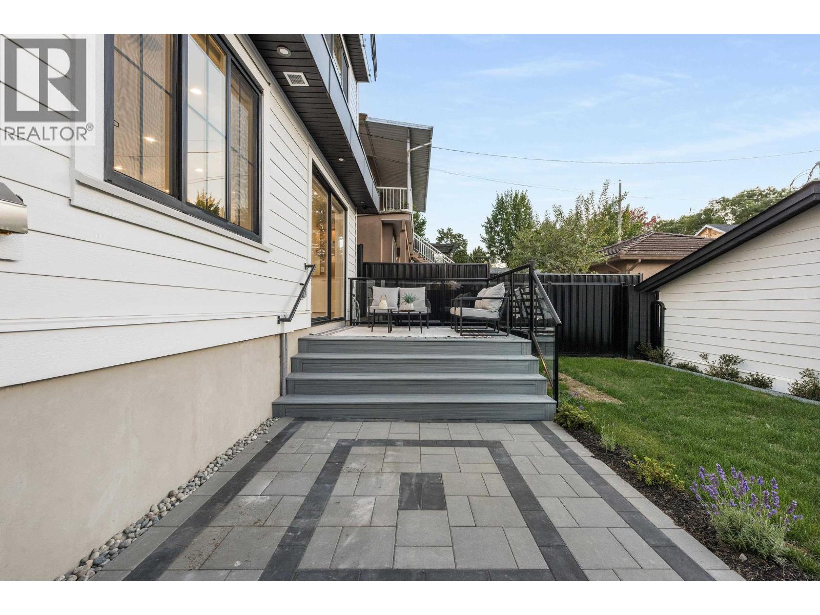 2 4855 DUMFRIES STREET, Vancouver