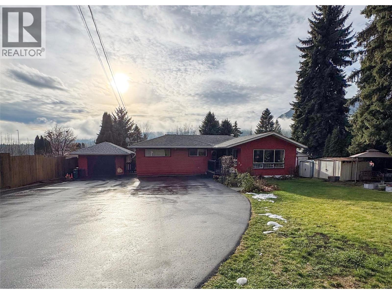 8329 Highway 3B - 3
