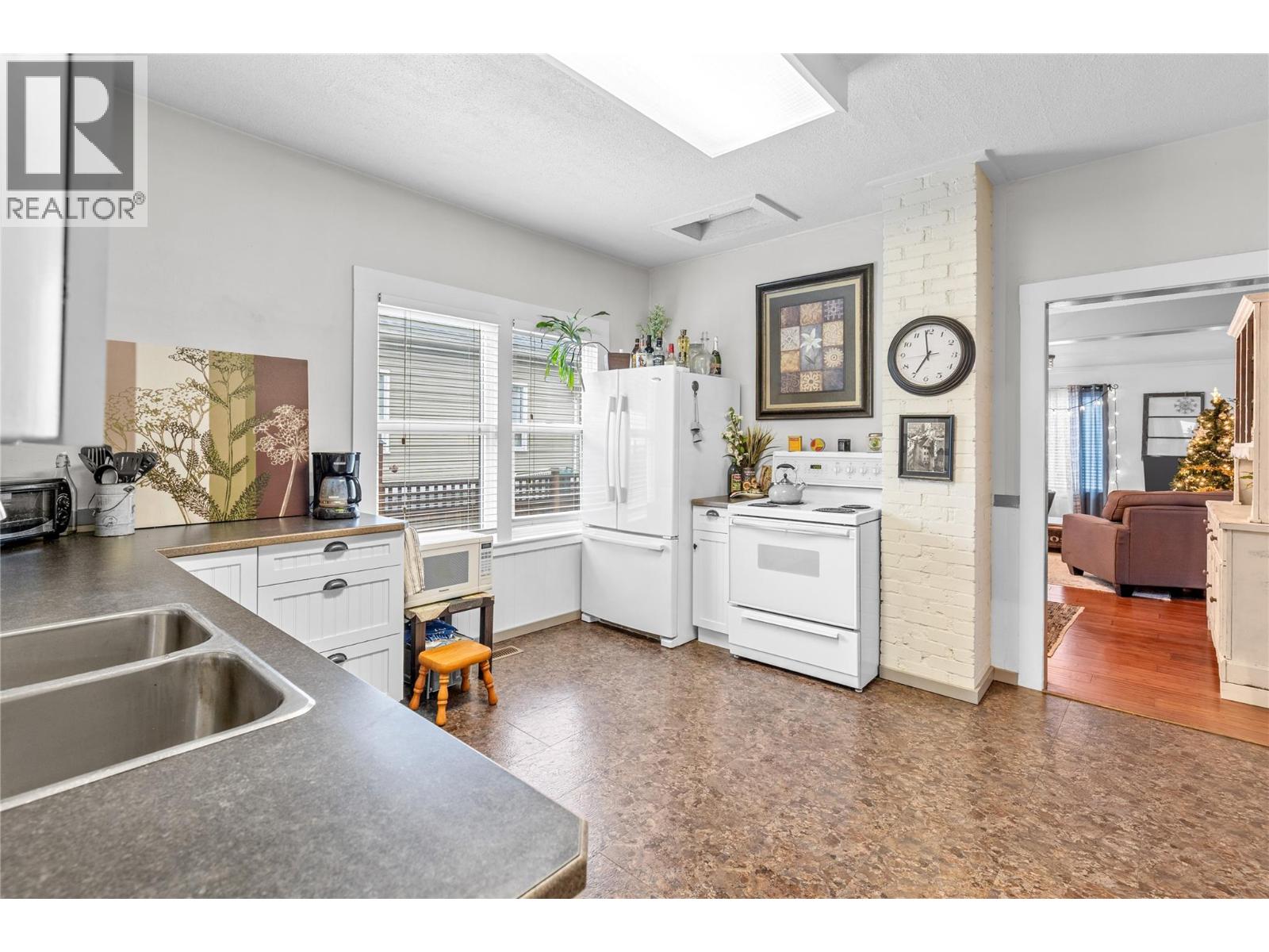 2935 Rosedale Avenue, Armstrong