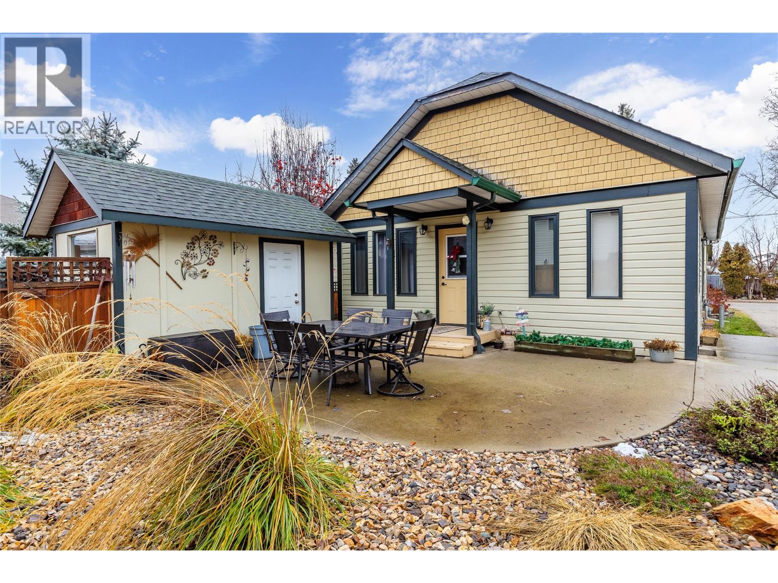 2935 Rosedale Avenue, Armstrong