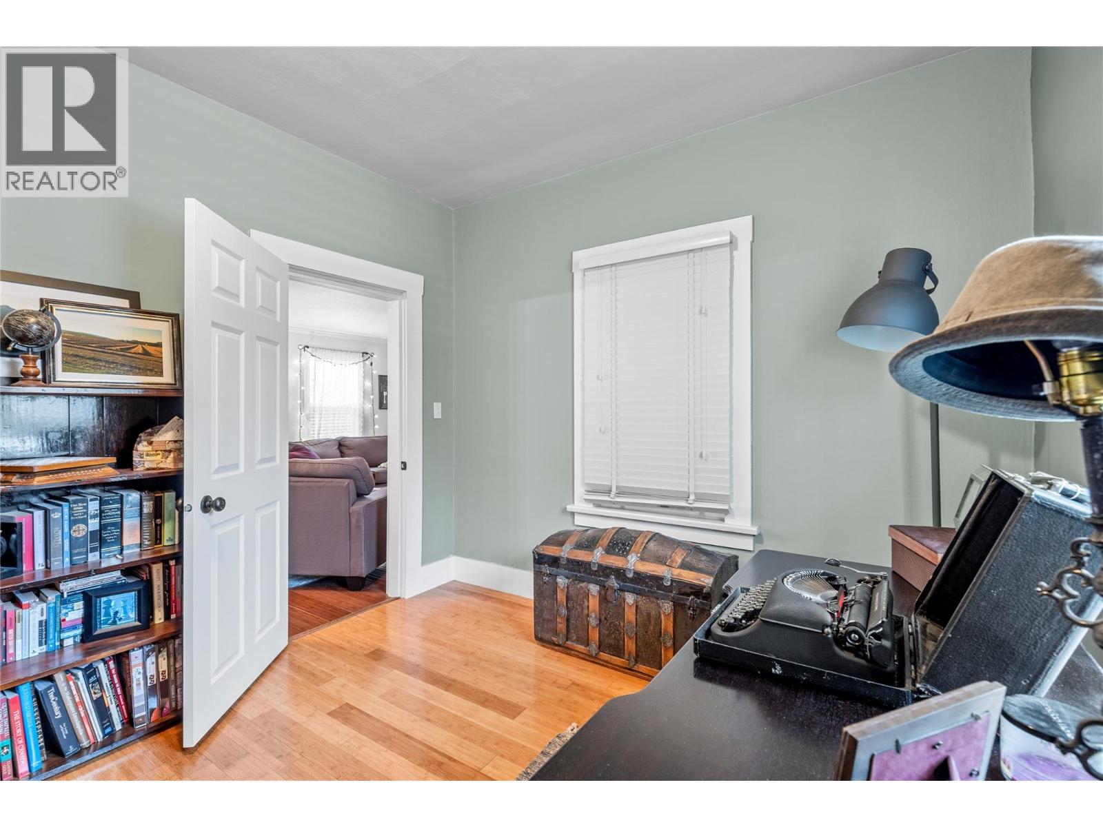 2935 Rosedale Avenue, Armstrong