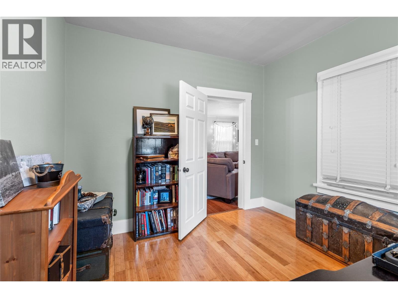 2935 Rosedale Avenue, Armstrong