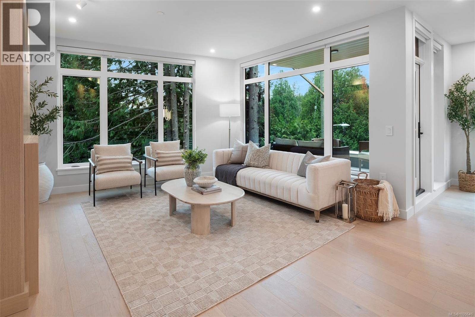 303 5229 Cordova Bay Road, Saanich