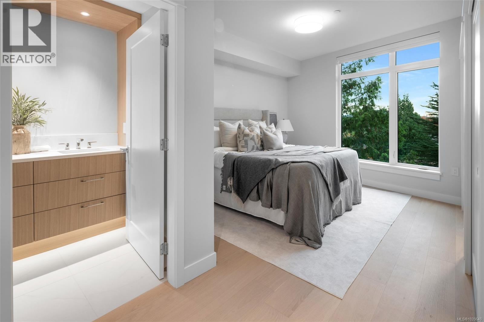 303 5229 Cordova Bay Road, Saanich