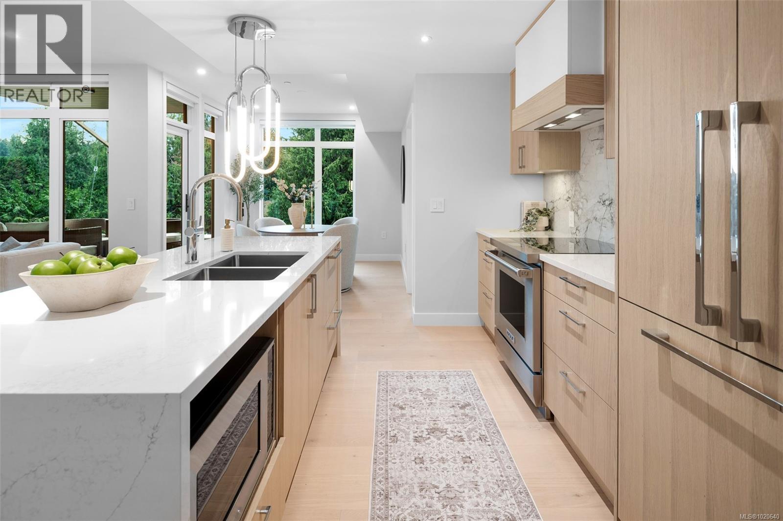 303 5229 Cordova Bay Road, Saanich