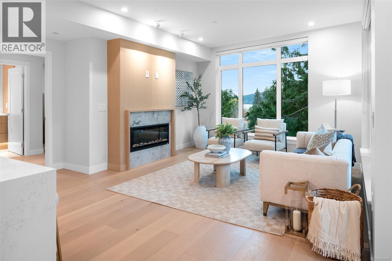 303 5229 Cordova Bay Road, Saanich