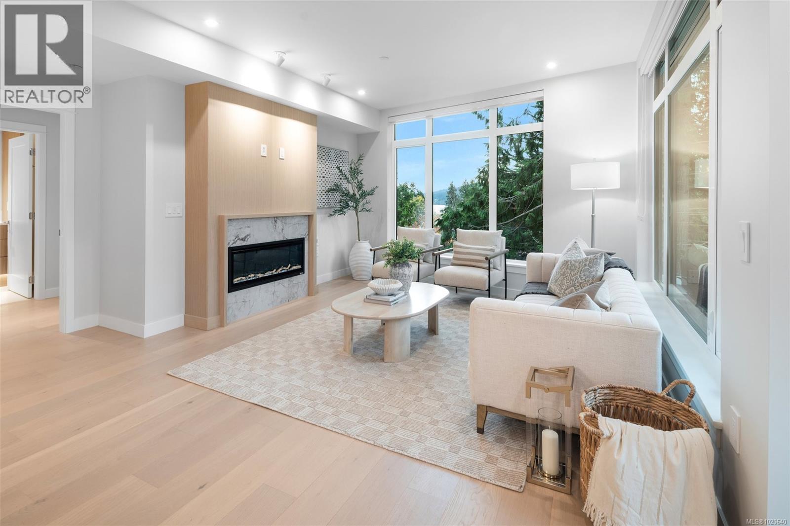 303 5229 Cordova Bay Road, Saanich