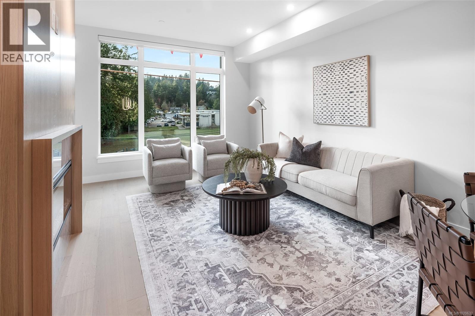 204 5229 Cordova Bay Road, Saanich