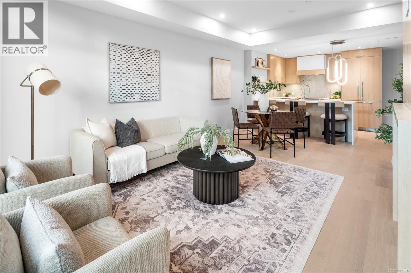 204 5229 Cordova Bay Road, Saanich