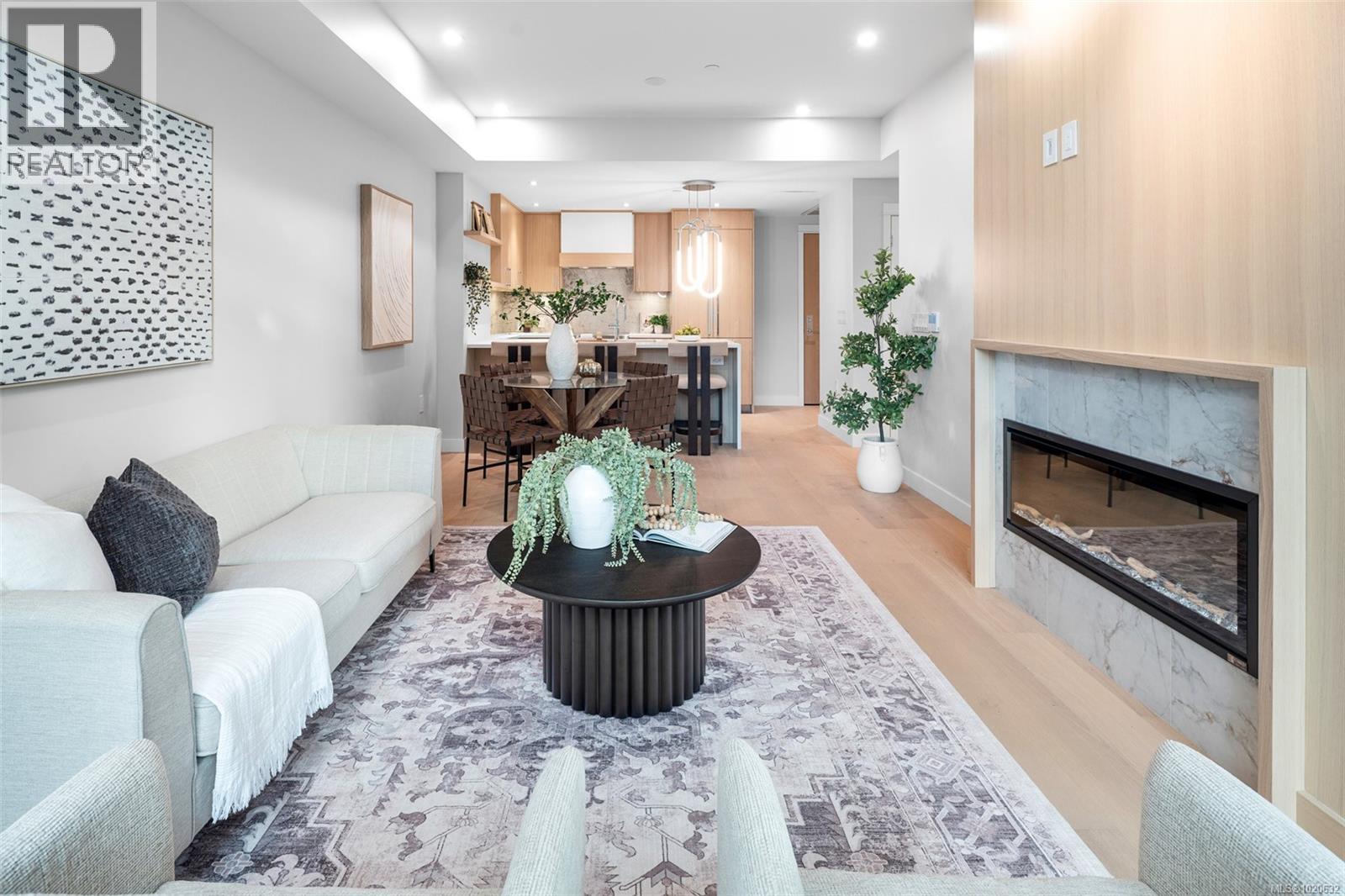 204 5229 Cordova Bay Road, Saanich