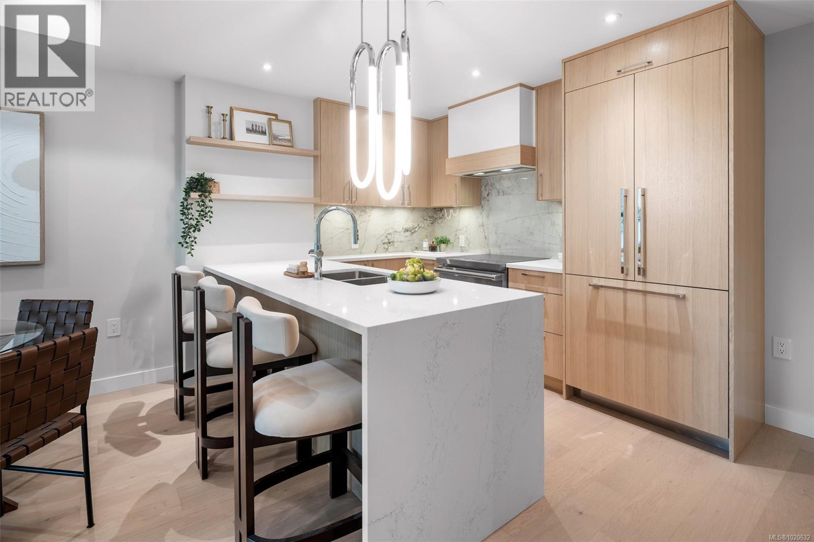 204 5229 Cordova Bay Road, Saanich