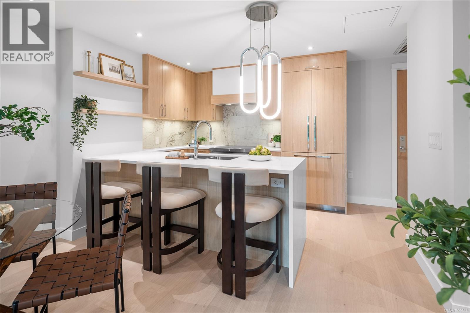 204 5229 Cordova Bay Road, Saanich