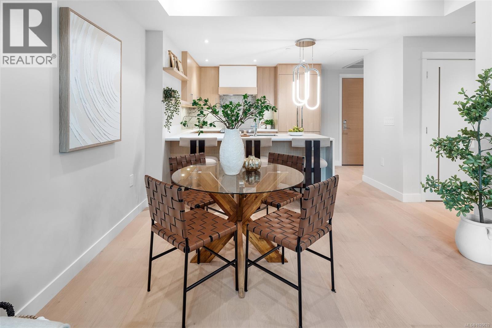 204 5229 Cordova Bay Road, Saanich