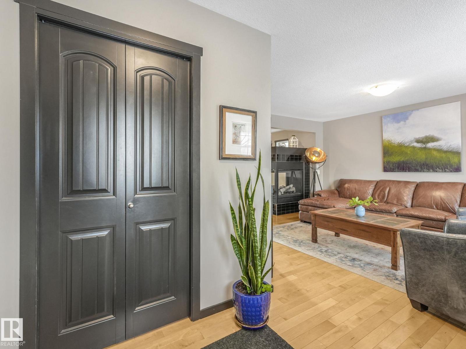 5213 2A AV SW, Edmonton