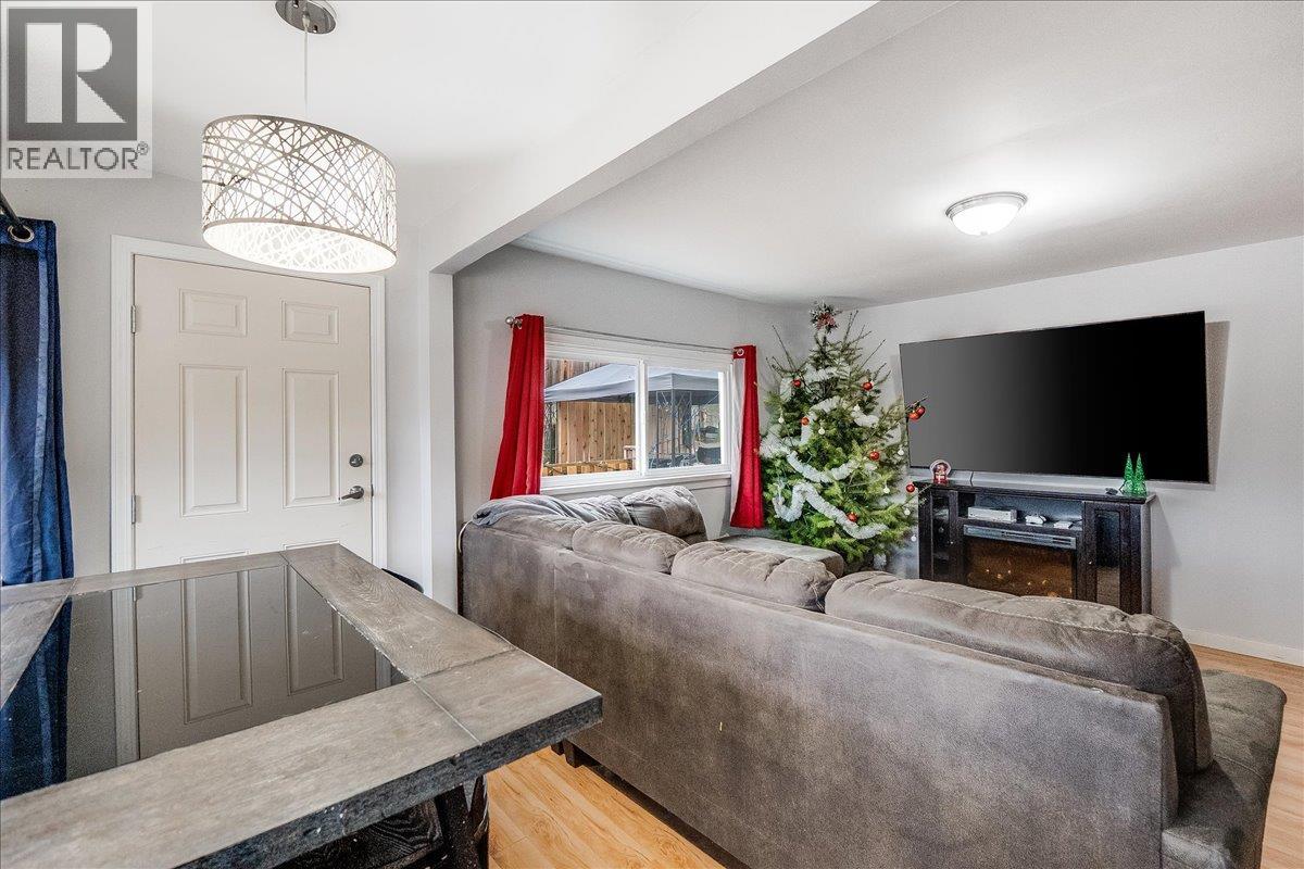 530 Turner Street, Warfield