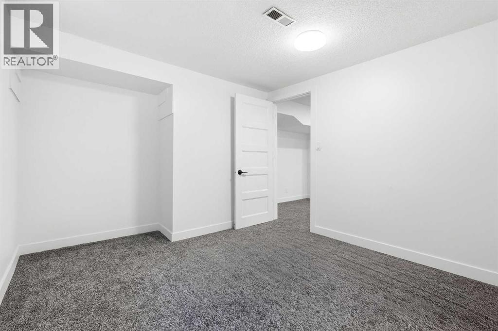 Single Family House Bungalow for Sale in  Harrow Crescent SW Haysboro Calgary 