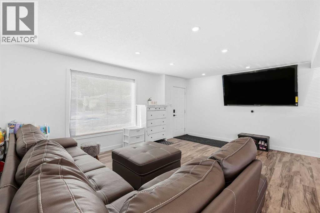 Single Family House Bungalow for Sale in  Harrow Crescent SW Haysboro Calgary 