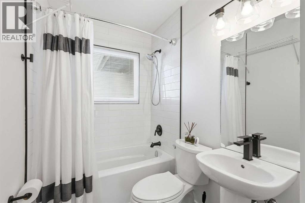 Single Family House Bungalow for Sale in  Harrow Crescent SW Haysboro Calgary 